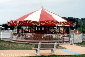 carousel.jpg (16650 bytes)